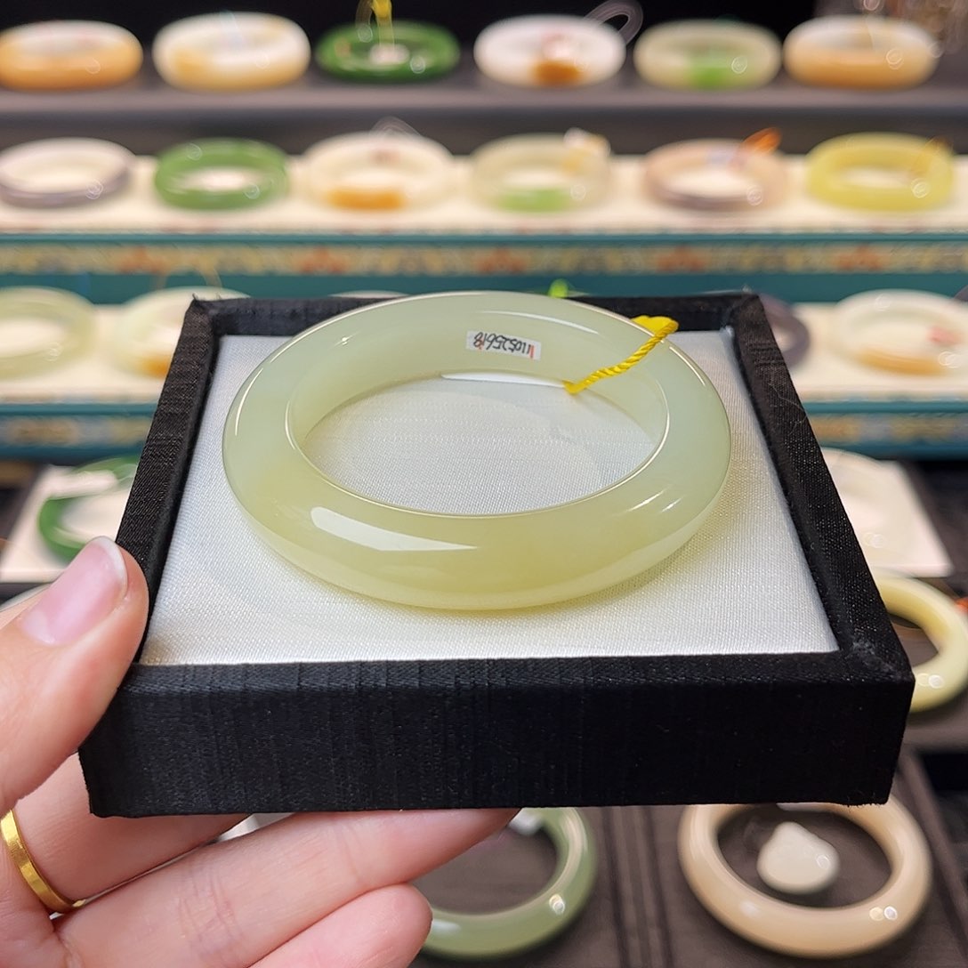 和田玉手镯未镶嵌 糖青黄