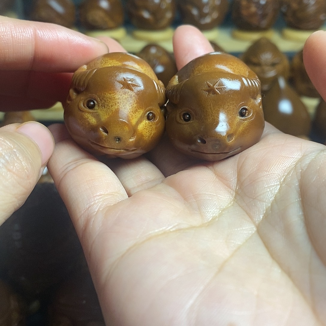 【闪购商品】核桃木/黑胡桃（胡桃木）橄榄核雕工艺牛➕蝴蝶