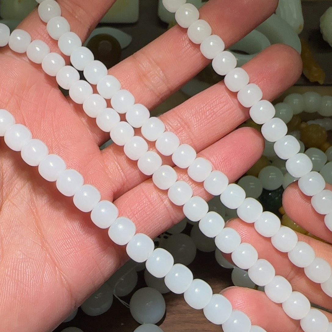 和田玉颈饰未镶嵌明**阳