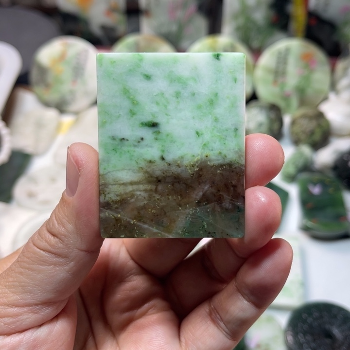 独山玉未镶嵌颈饰微暇