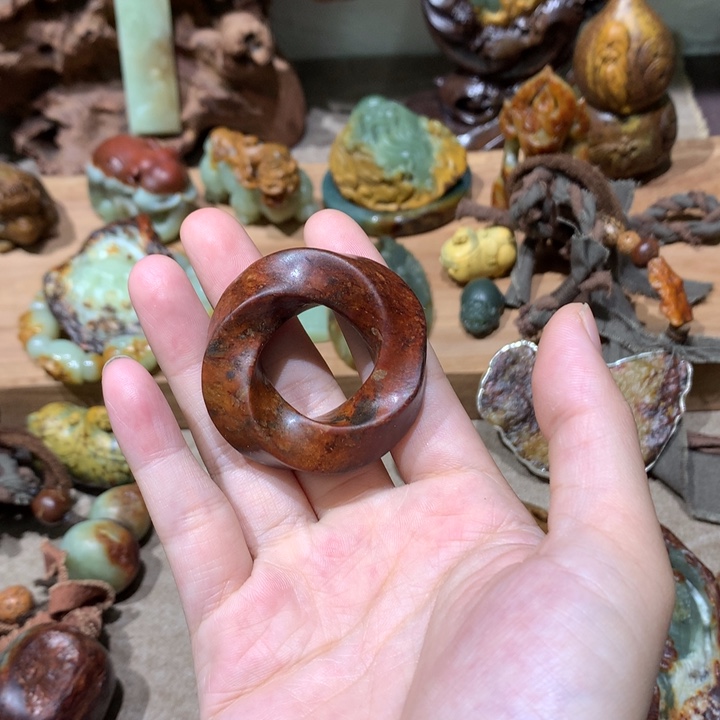 未镶嵌岫岩河磨玉（透闪石质玉）挂件