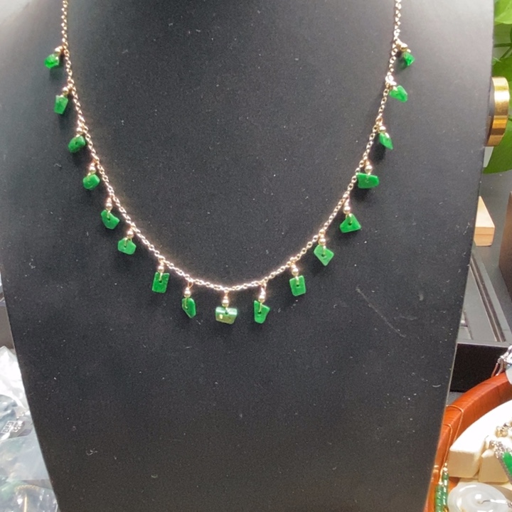 翡翠颈饰合金阳绿碎项链
