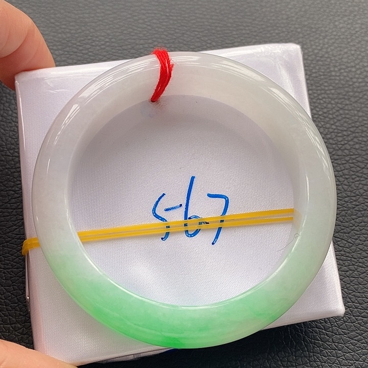 翡翠手镯未镶嵌9白底青半山半水9