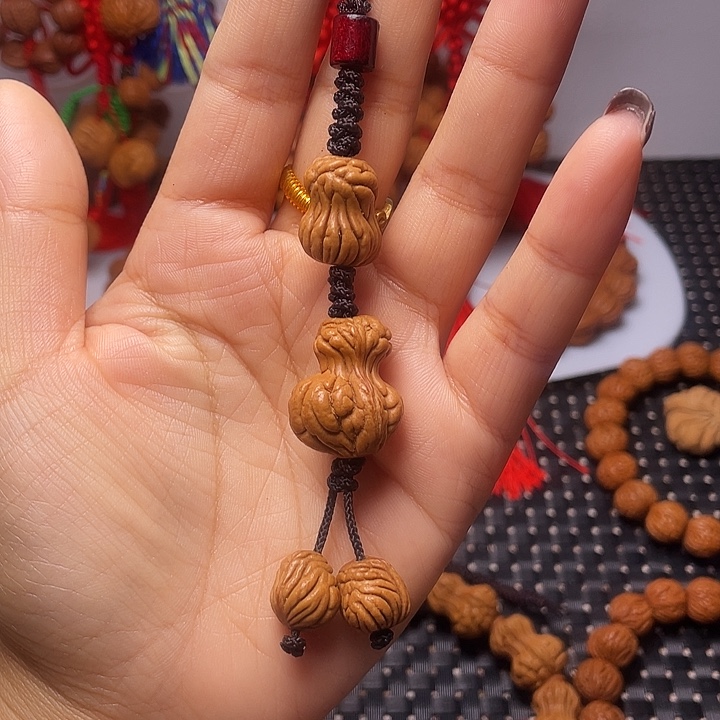 木质类龙纹桃枭挂件