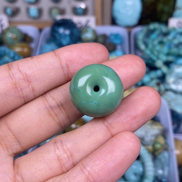 未镶嵌绿松石颈饰