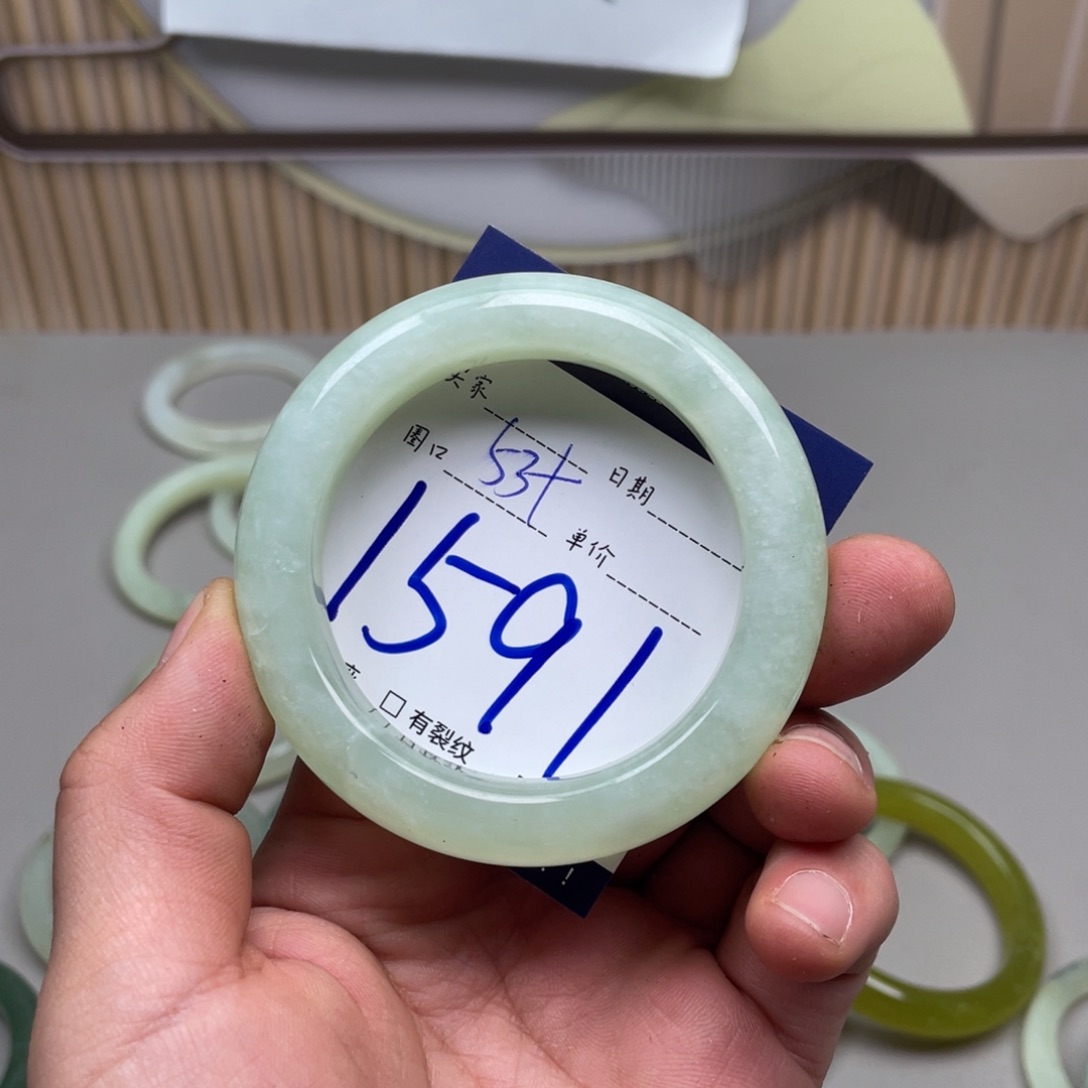 岫玉手镯手镯未镶嵌