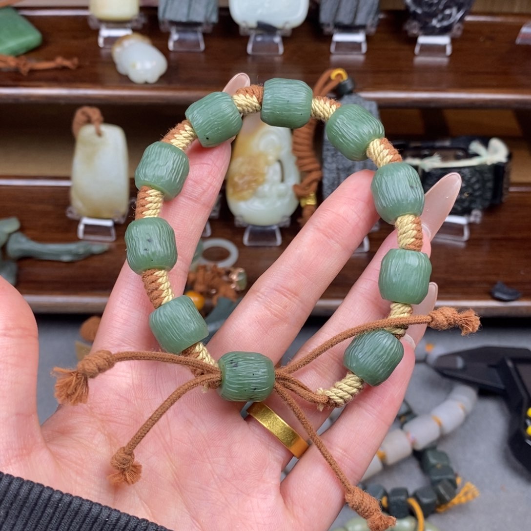 和田玉颈饰未镶嵌