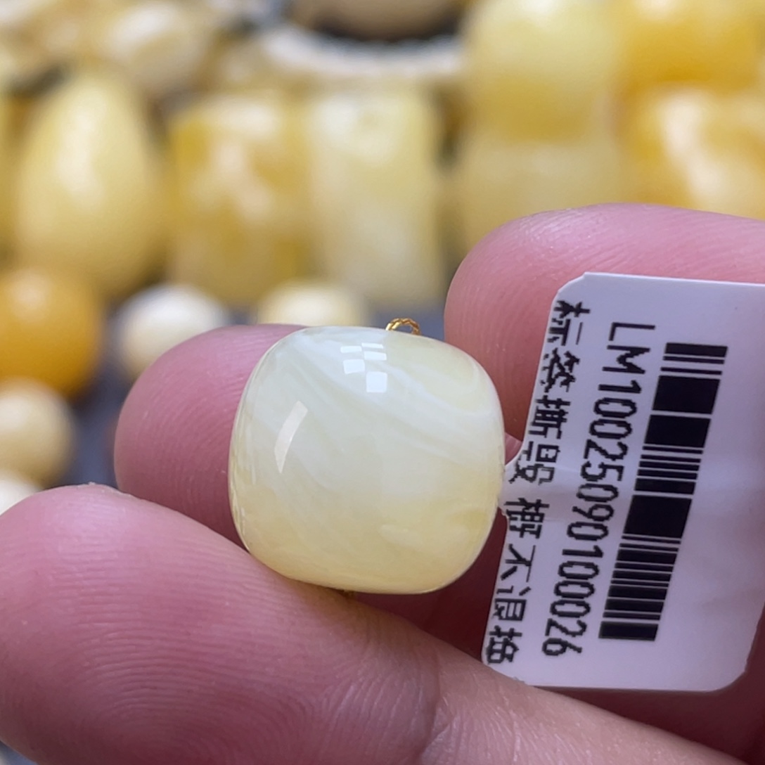 蜜蜡未镶嵌裸石13.9*13mm荧光老型拉丝