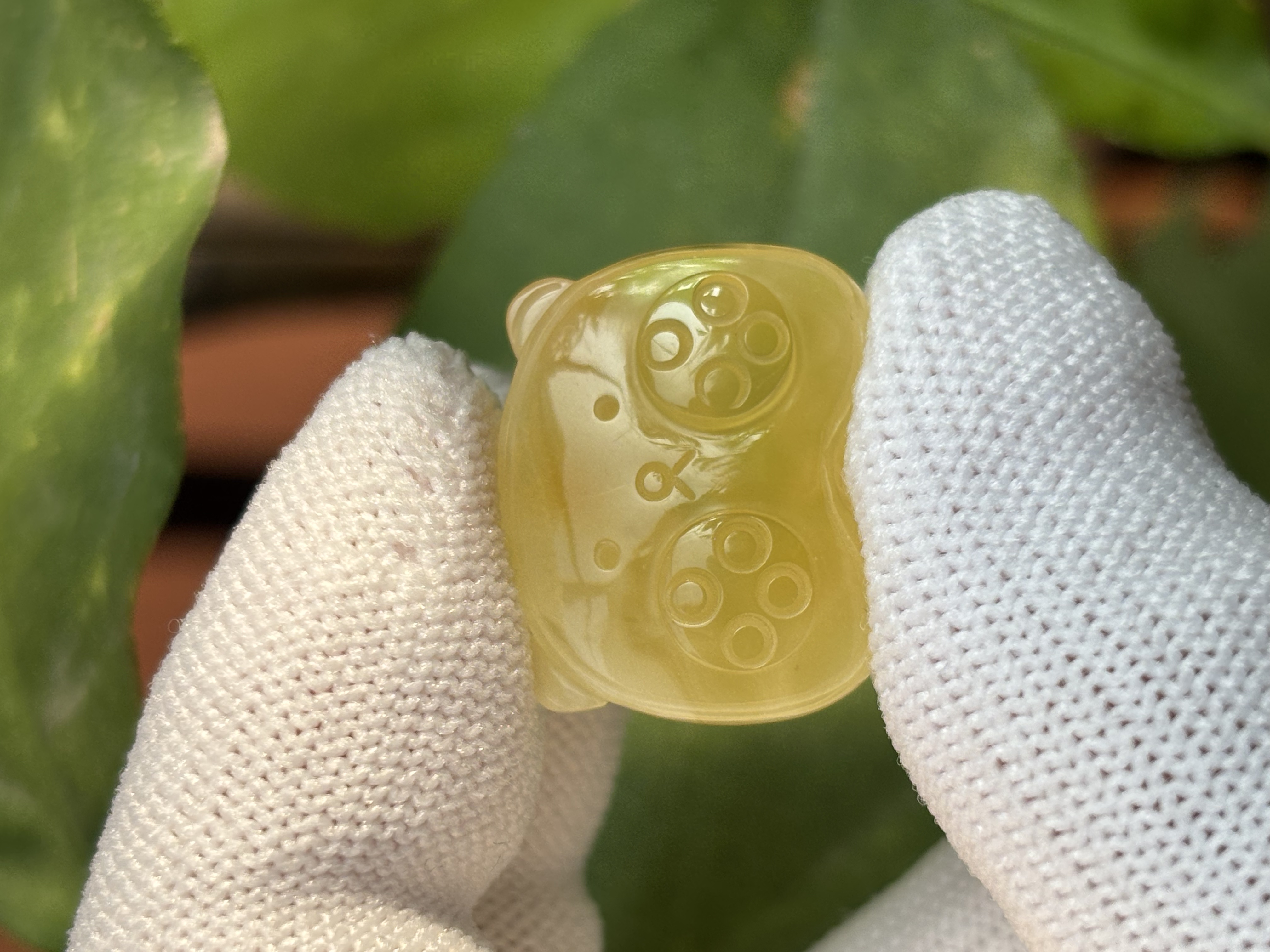 4573天然蜜蜡琥珀游戏机配饰21.5x17x7.4mm