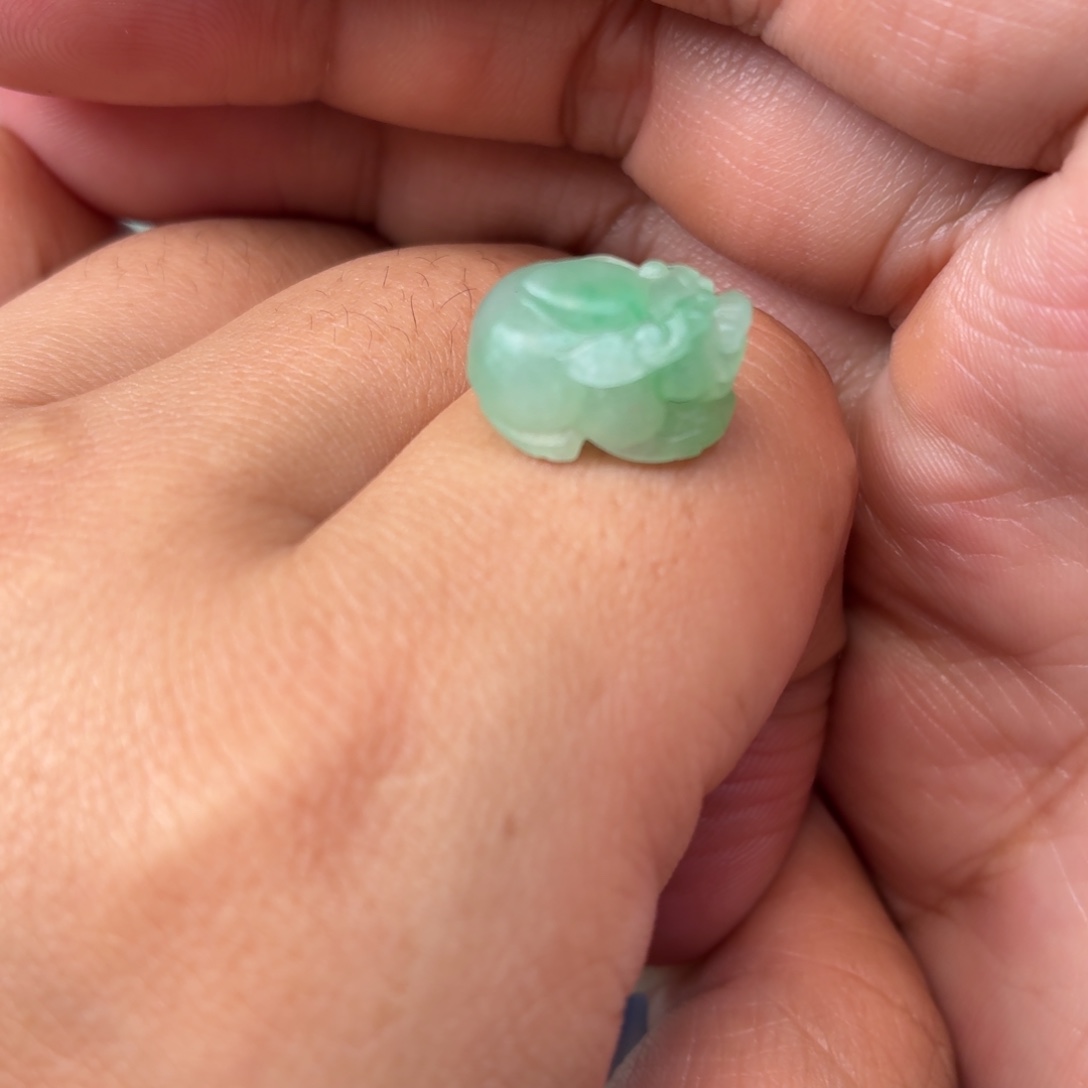 定制翡翠未镶嵌冰绿貔貅