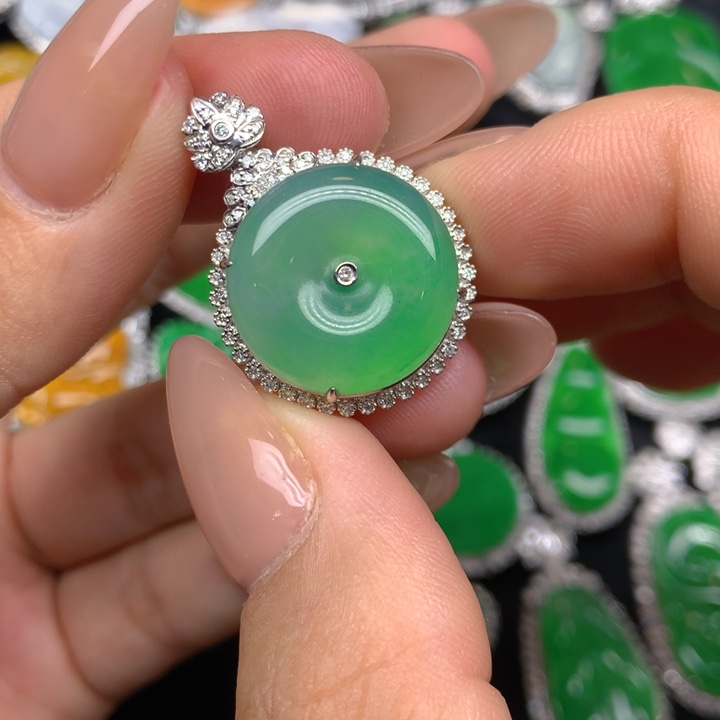 喵***子翡翠18K金镶嵌吊坠(不含链)