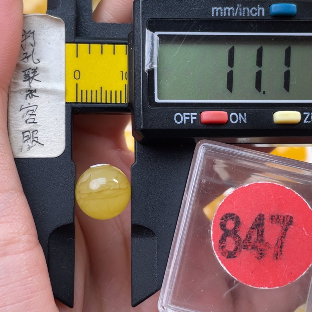 蜜蜡未镶嵌珠宝奇石