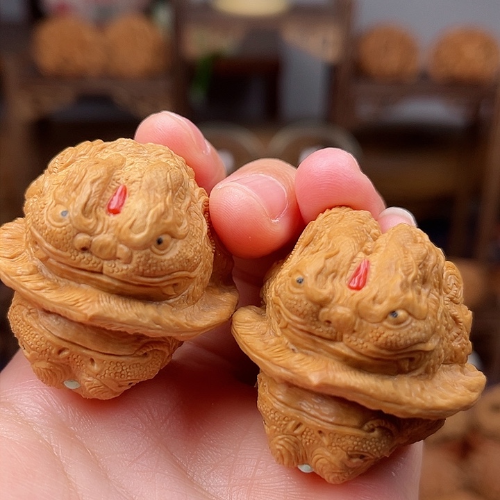 核桃把件龙蟾金蟾