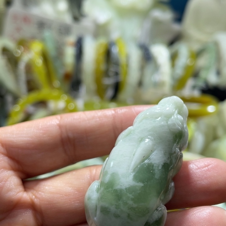 岫玉未镶嵌吊坠吊坠