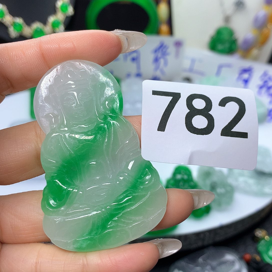 翡翠吊坠(赠链)未镶嵌