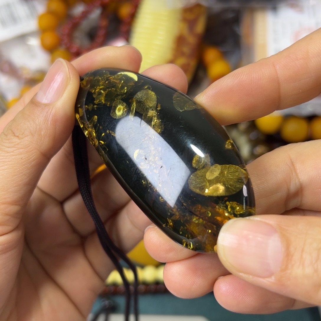 未镶嵌琥珀珠宝奇石124