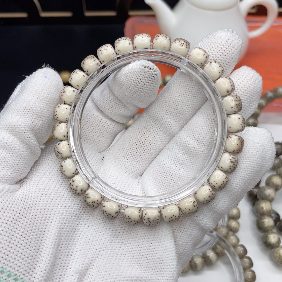 吊坠星月菩提04。8/7灰背河豚星点好