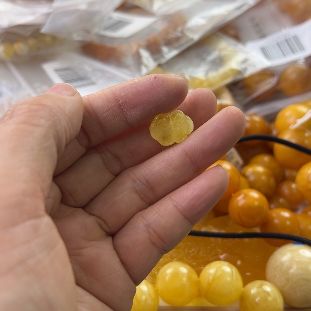 琥珀珠宝奇石未镶嵌