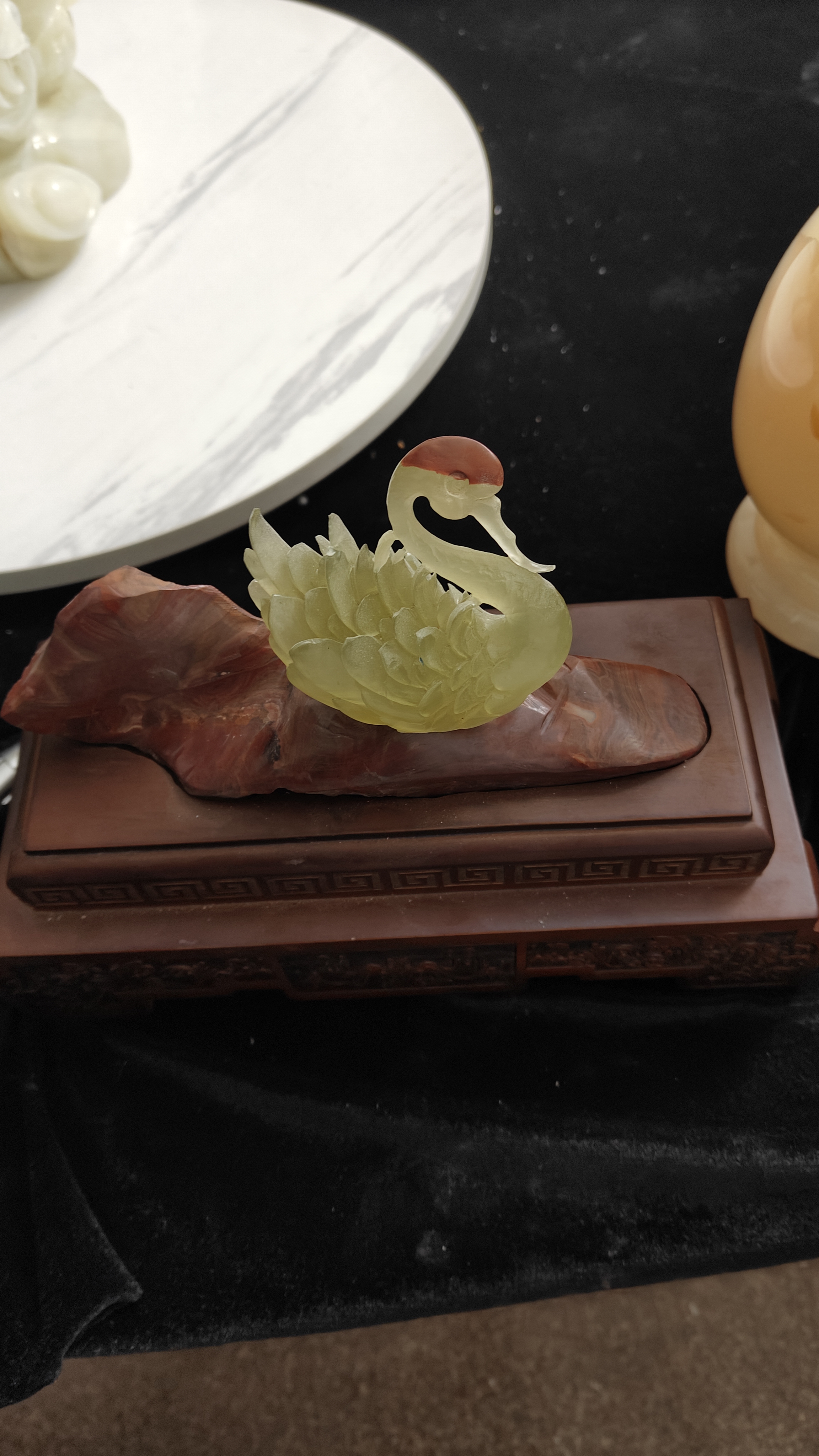 天鹅纯手工雕刻的