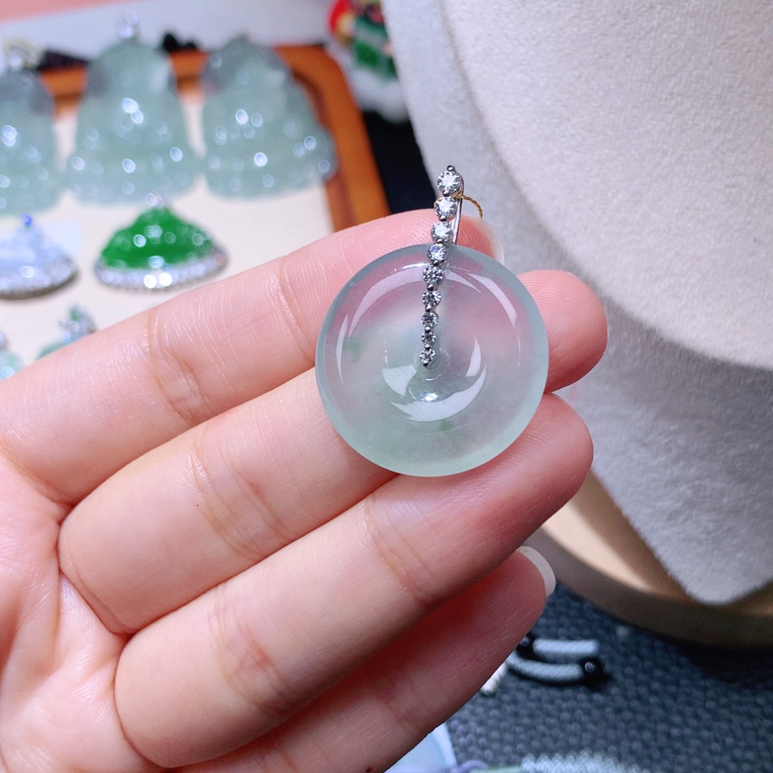 颈饰18K金镶嵌翡翠扣子25.2*5.6