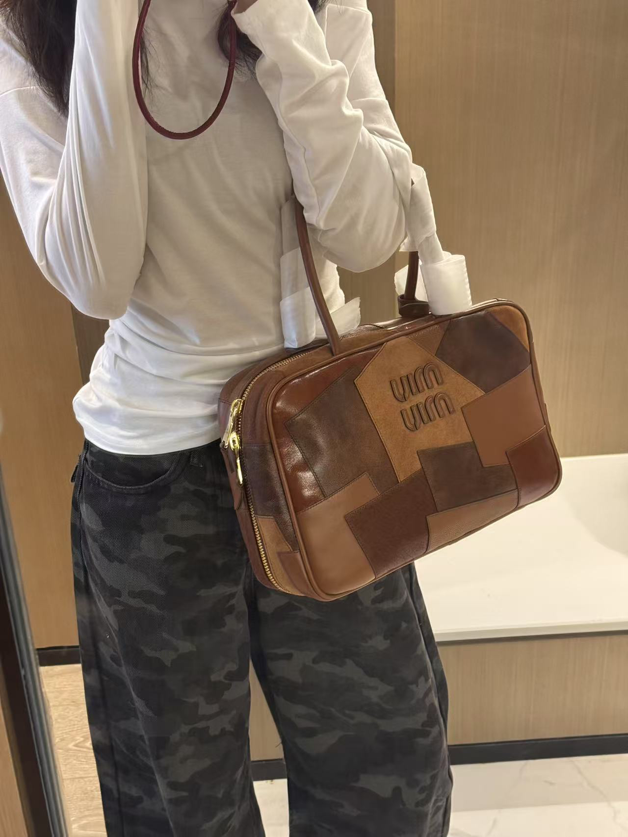 99新 MIU MIU/缪缪 展会外场  干邑色拼皮补丁保龄球公文包 34cm 