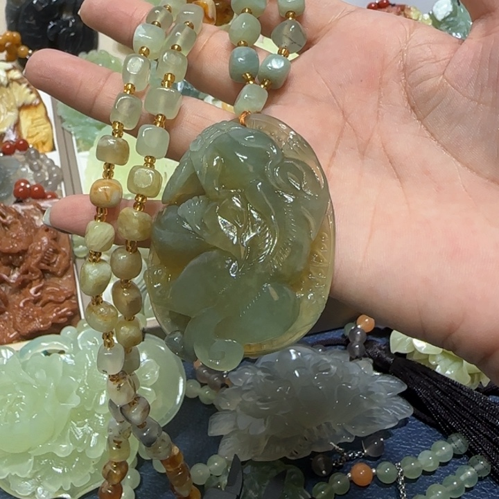 未镶嵌蛇纹石玉吊坠