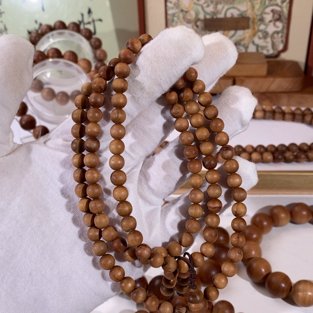 其他檀香木顺纹黑肉0.6*108瑕疵