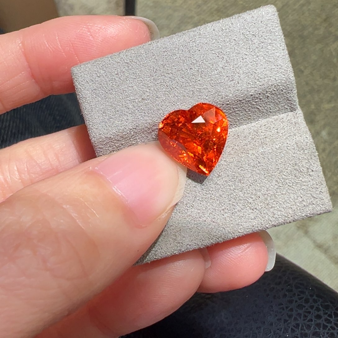 珠宝半成品未镶嵌石榴石（芬达石）6.4ct