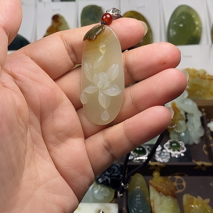 蛇纹石玉未镶嵌颈饰