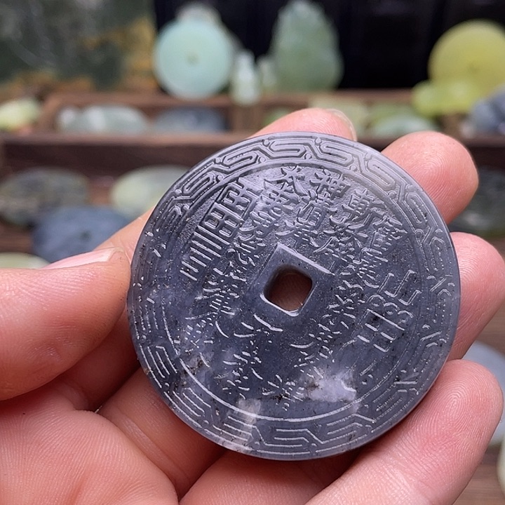 蛇纹石玉挂件未镶嵌