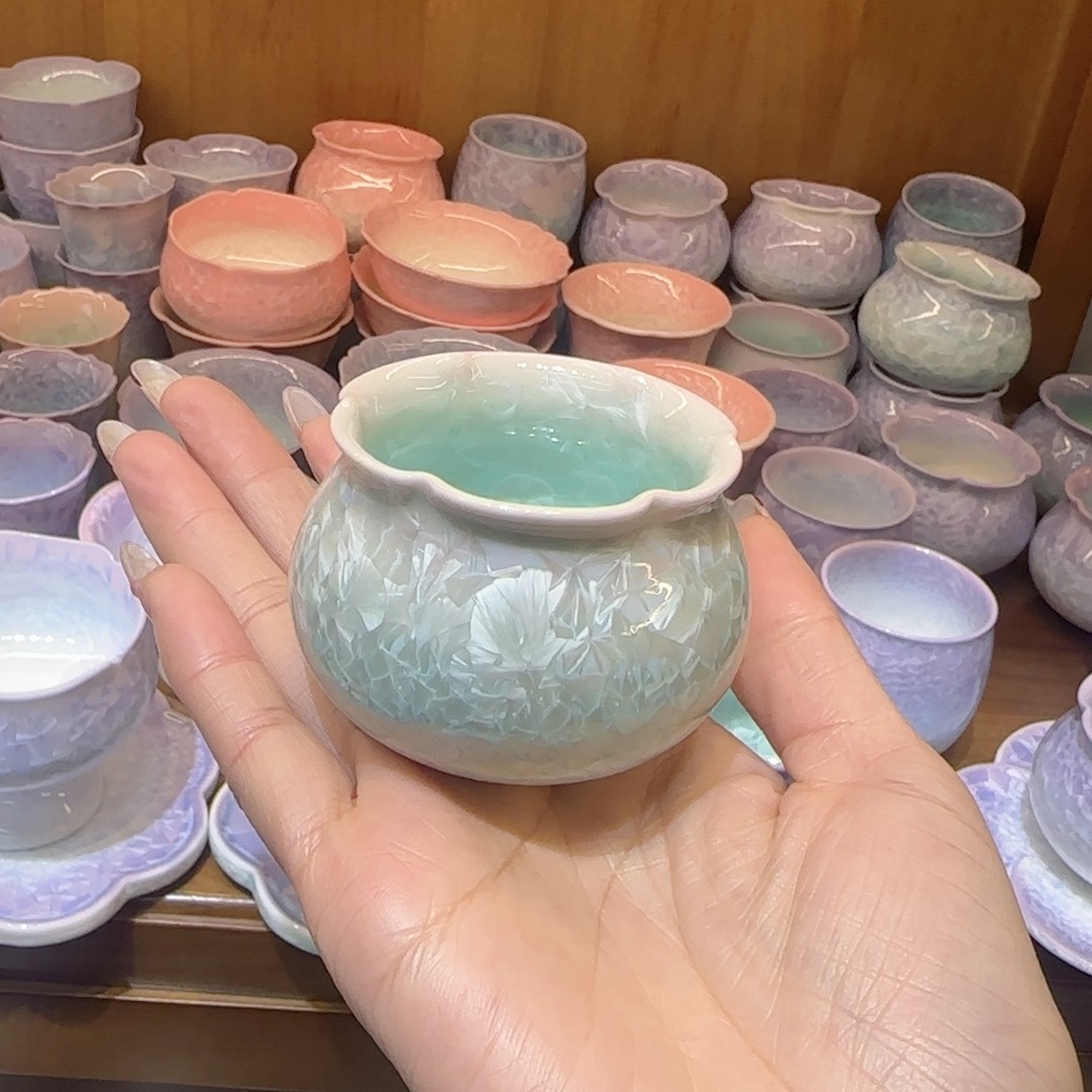 茶杯的小猫咪真的可爱的很