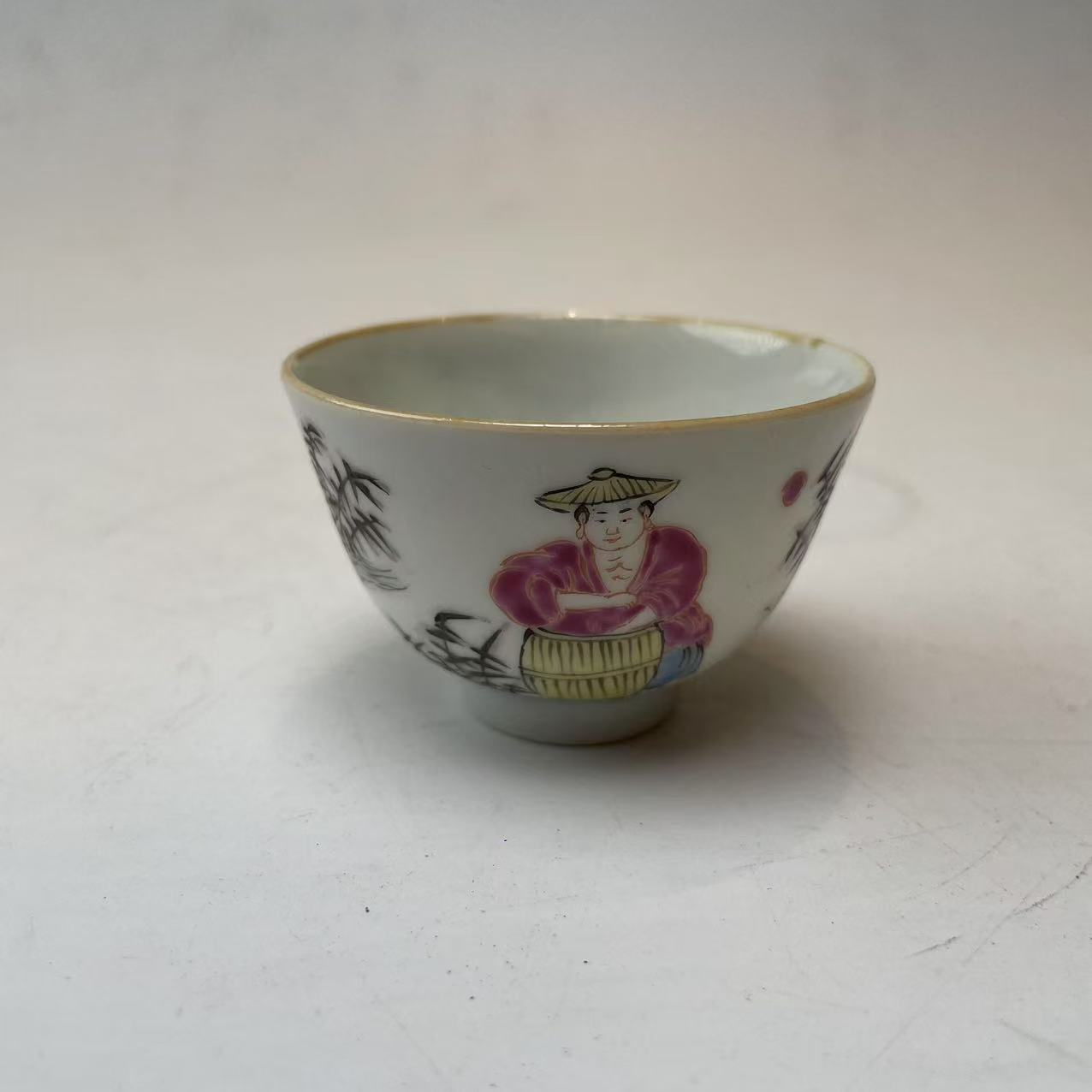 清粉彩鱼乐图人物杯BY11X0209