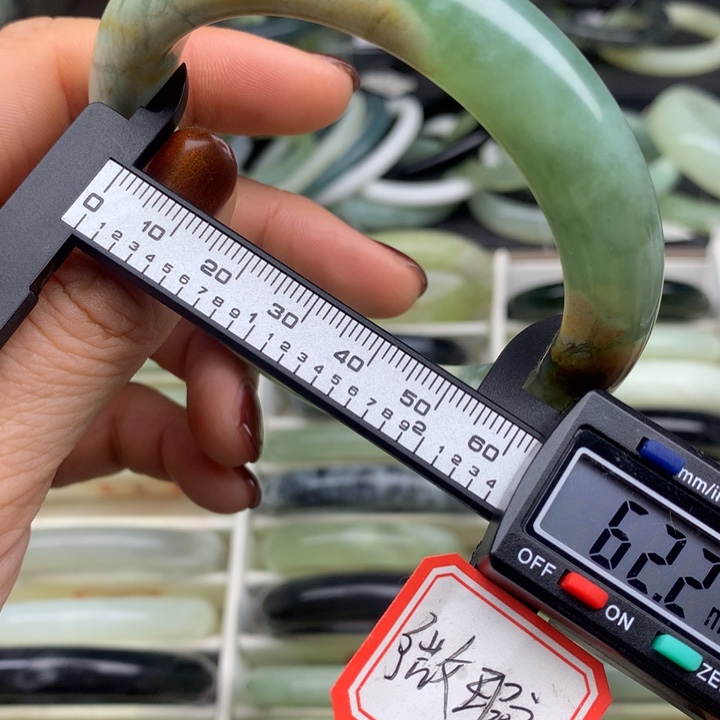 蛇纹石玉未镶嵌手镯5