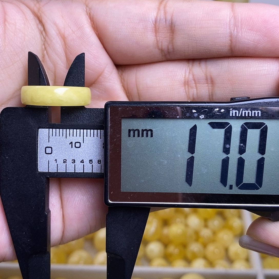 裸石琥珀未镶嵌张*仔蜜蜡跑环