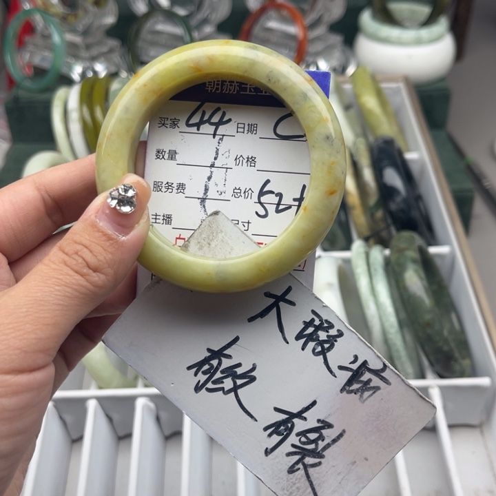 蛇纹石玉未镶嵌手镯