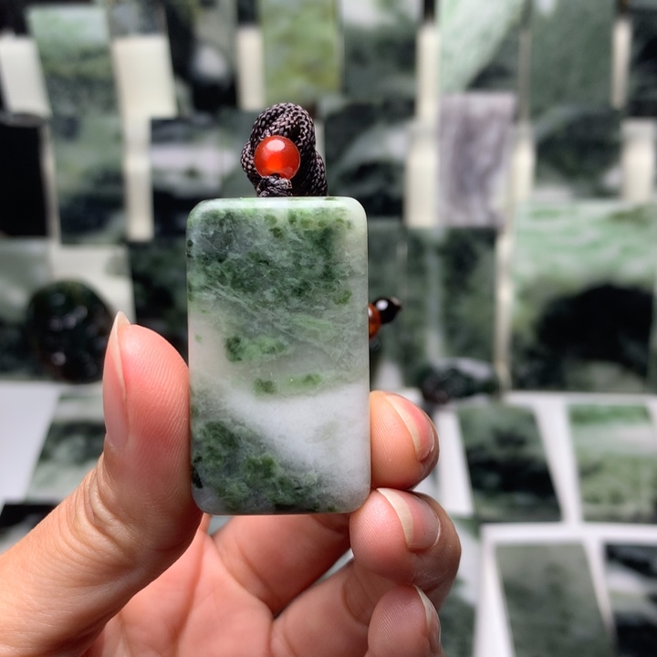 独山玉颈饰未镶嵌