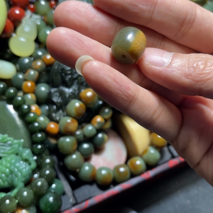 岫岩河磨玉（透闪石质玉）未镶嵌颈饰