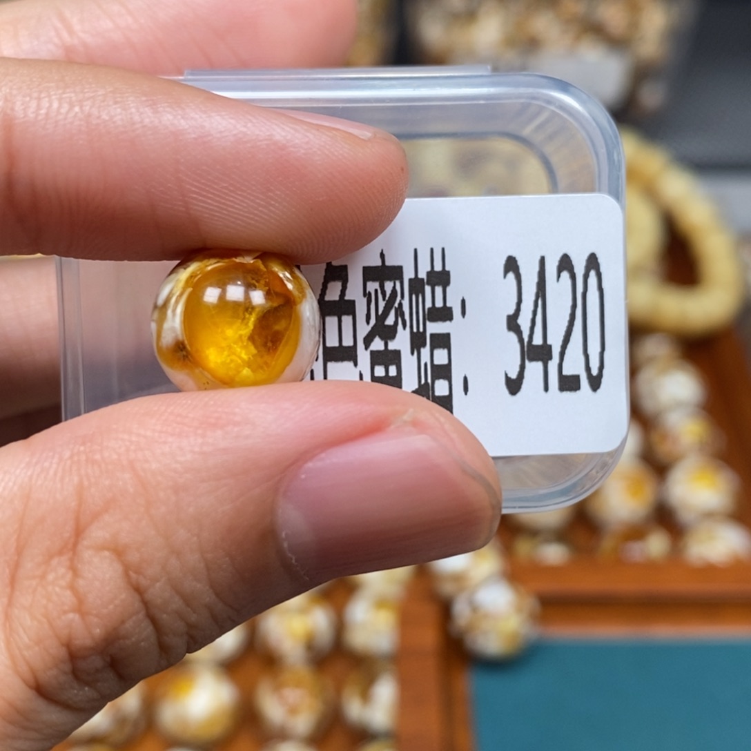 蜜蜡未镶嵌珠宝奇石3420