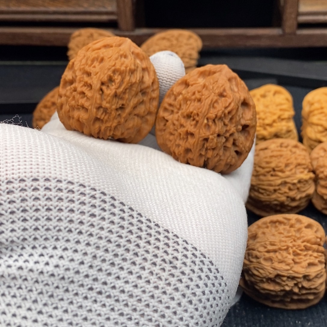 吊坠文玩核桃40尺寸三角南疆石