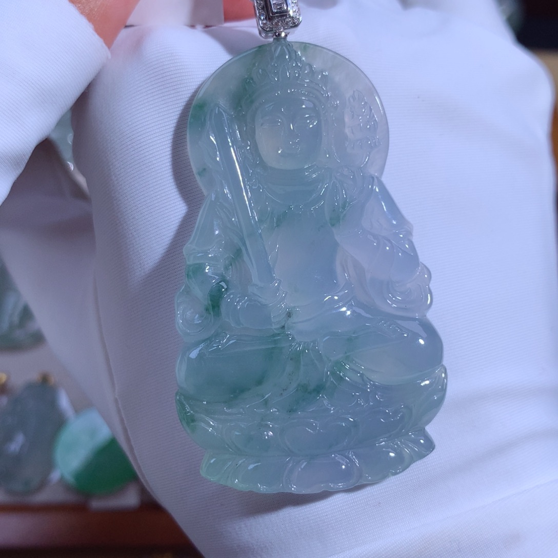 翡翠颈饰18K金镶嵌虚空藏