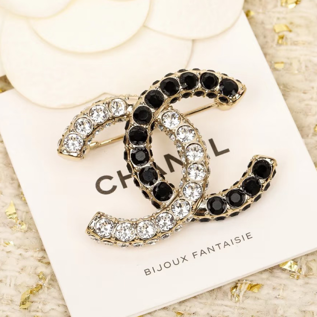 未使用 Chanel/香奈儿 熊抱黑白琉璃拼双C胸针 AE0258