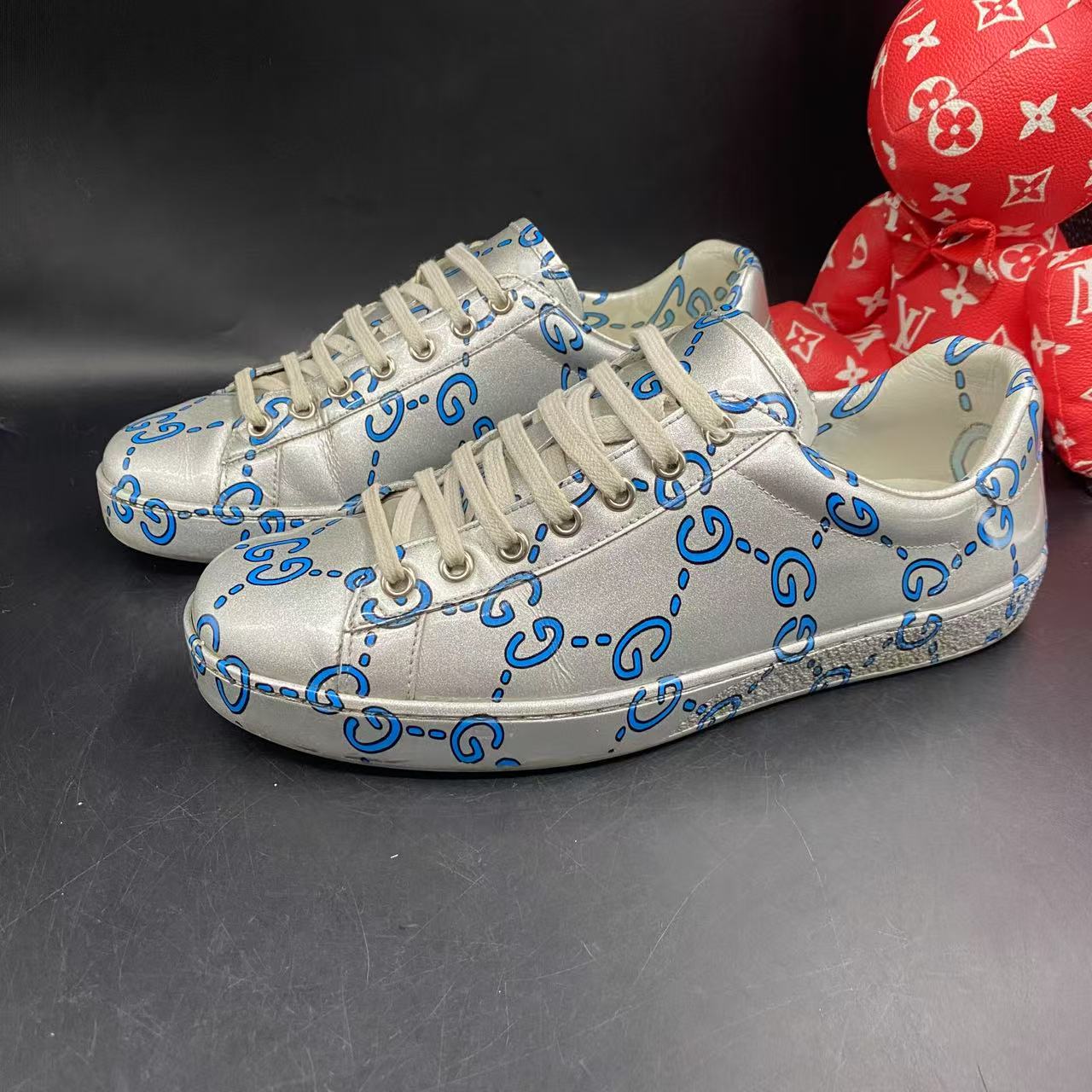 95新 GUCCI/古驰 银色老花时尚舒适板鞋40欧码ddm2143