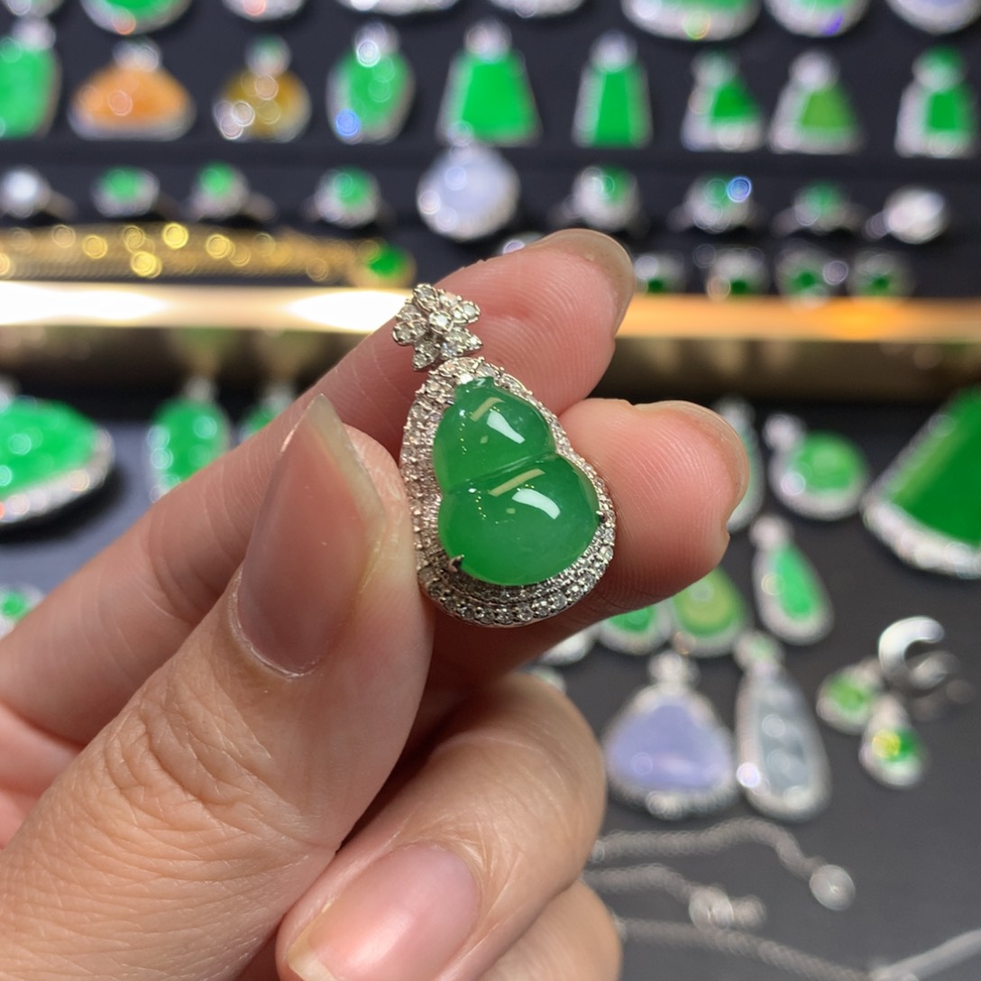 翡翠吊坠(不含链)18K金镶嵌