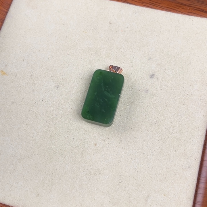 晴****和田玉未镶嵌颈饰