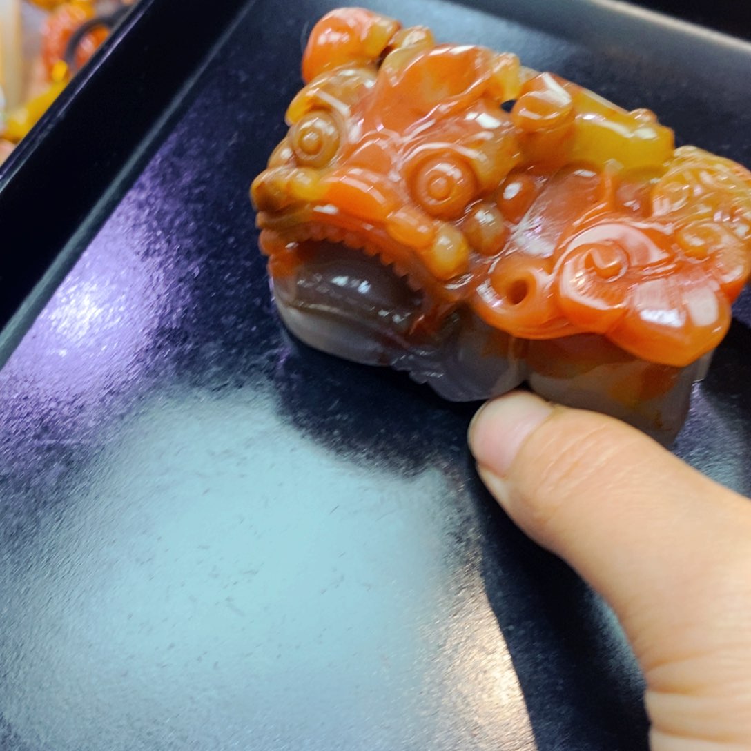 未镶嵌石英质玉（黄龙玉）颈饰