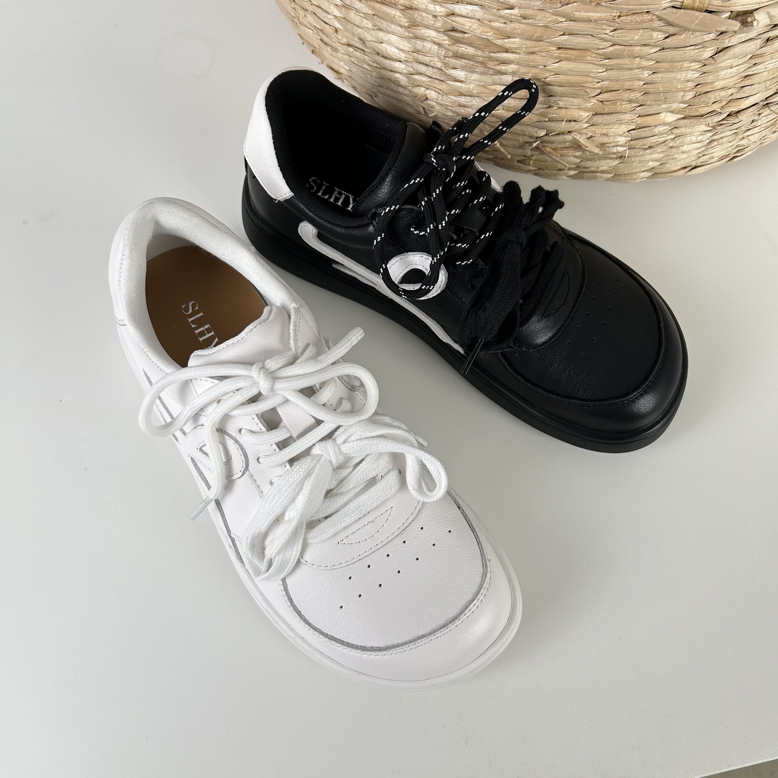 1004秋冬新款真皮女小白鞋时尚休闲鞋学生系带板鞋圆头百搭女鞋