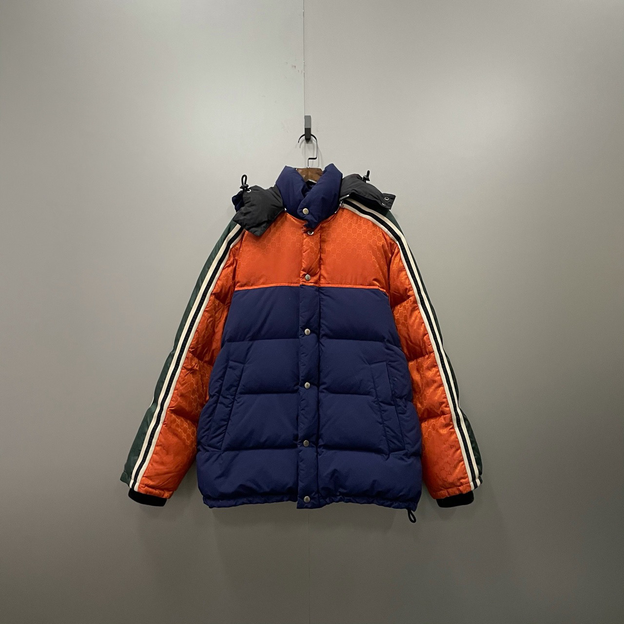 95新 GUCCI/古驰 （bb）208 暗纹双G拼色羽绒外套 44码