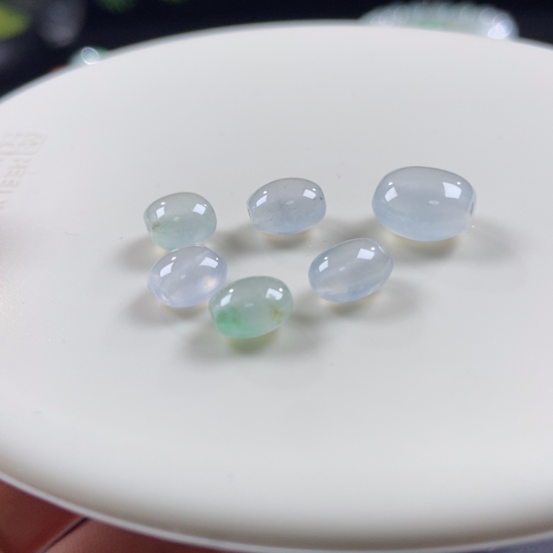 翡翠未镶嵌颈饰多样性发其一