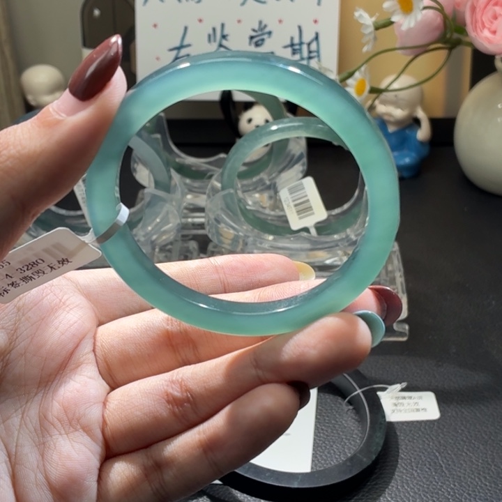 翡翠未镶嵌手镯纯净湖水绿55