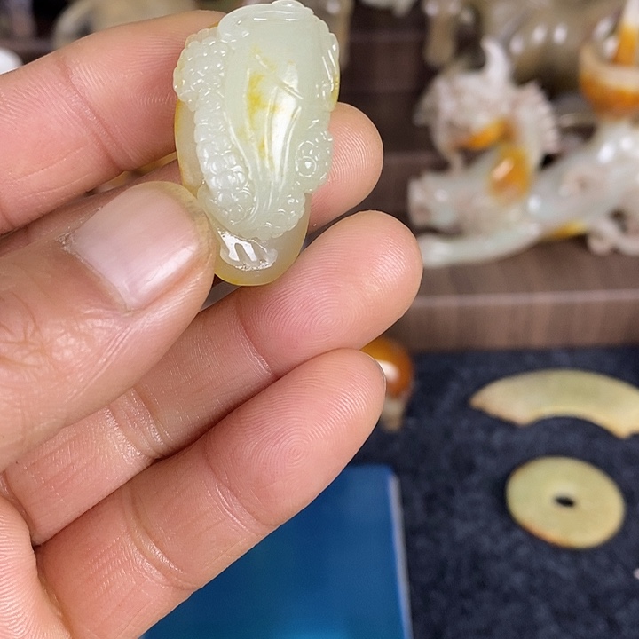 和田玉（糖玉）未镶嵌挂件